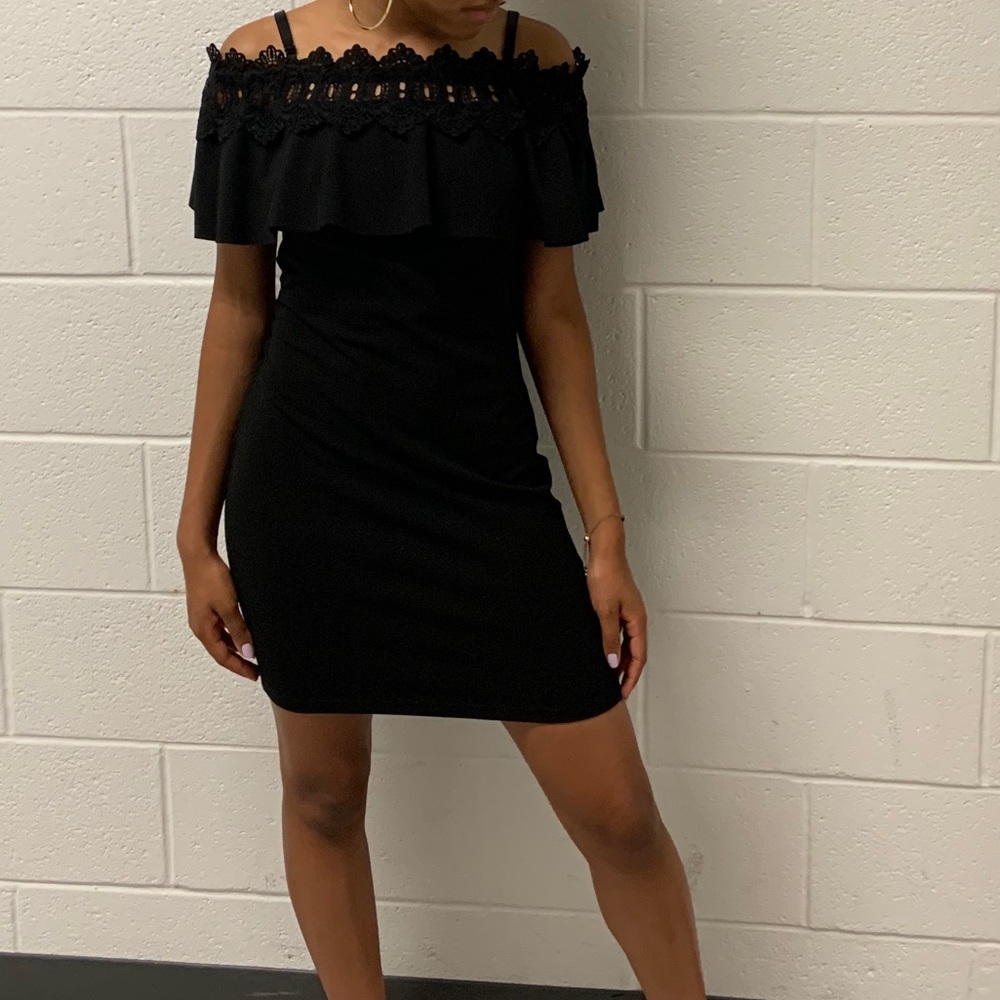 I a selling a juniors 5 BCX black dress